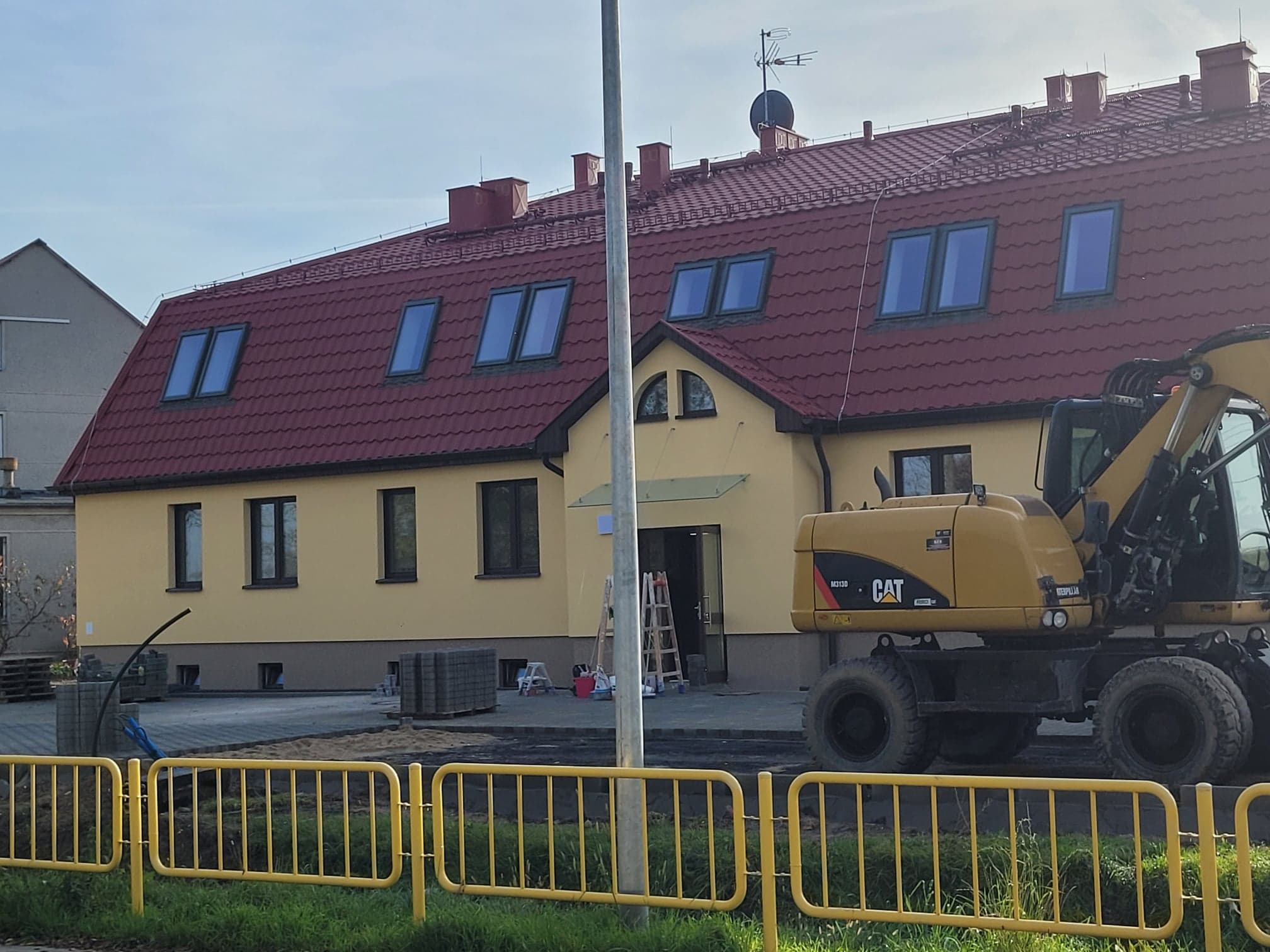 Ostatnie prace w nowym budynku komunalnym w Pszczewie